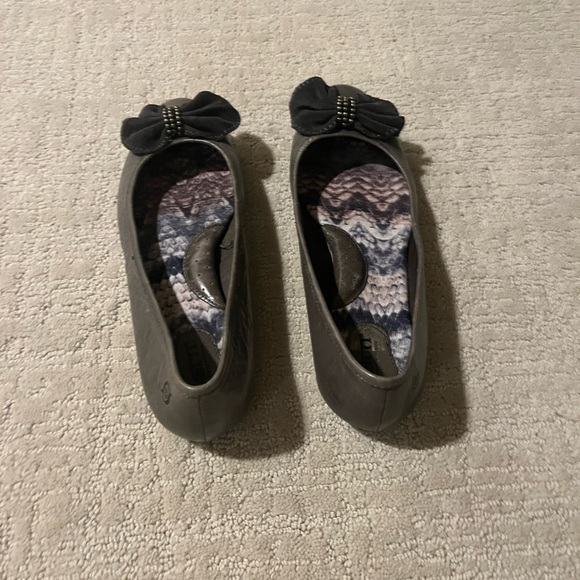 Born leather Gray flats with Bow Detail women’s size 9 - Picture 4 of 5